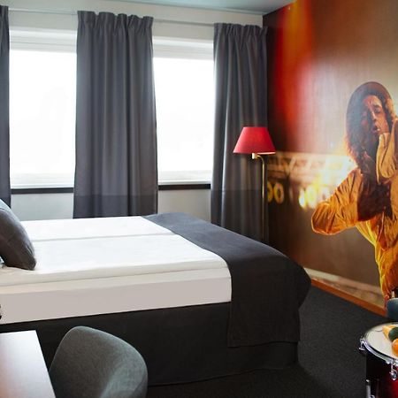 הולטספרד Hotell Hulingen מראה חיצוני תמונה